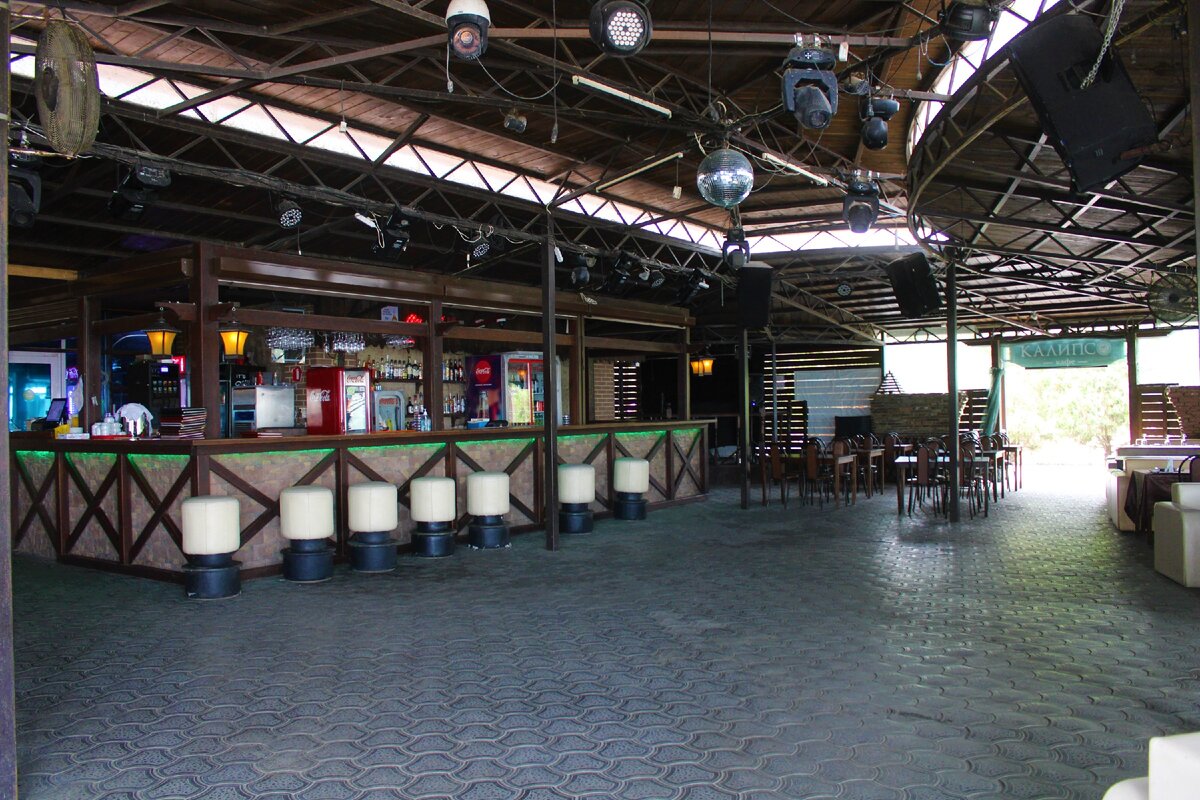 Известное кафе Таганрога - Калипсо, что находится вблизи моря, любимое место туристов. Обед обошелся в 2326 руб., цена…