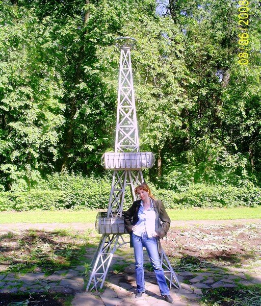 Фото автора данного поста в Кузьминках и фото, сделанное автором в Москва-Сити