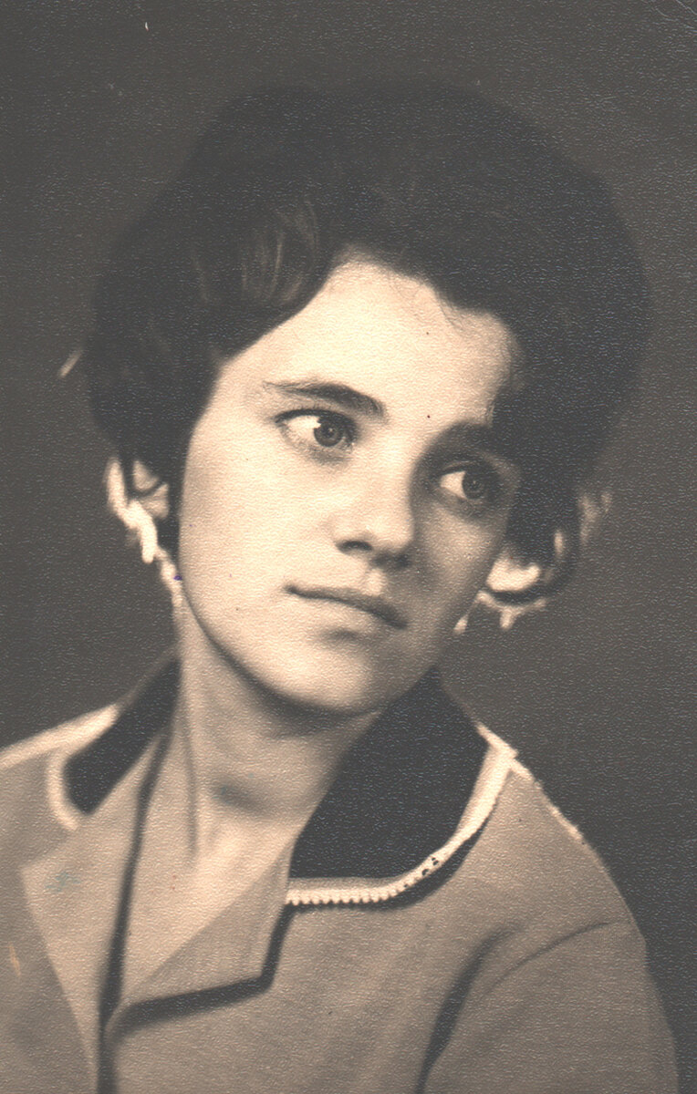 Моя тетя - Светлана Константиновна Кококвина - гл. бухгалтер сберкассы 1978 г.