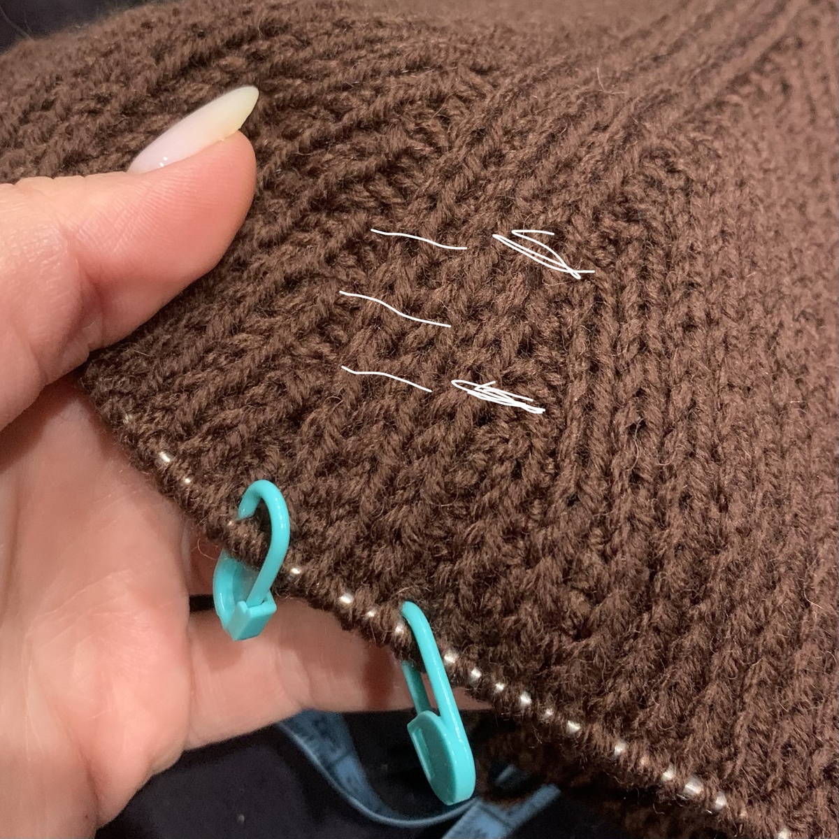 С левой стороны рукав, с правой стороны спинка изделия (фото автора)