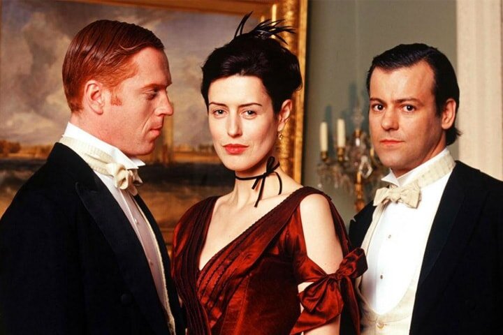 Ирэн в окружении мужчин