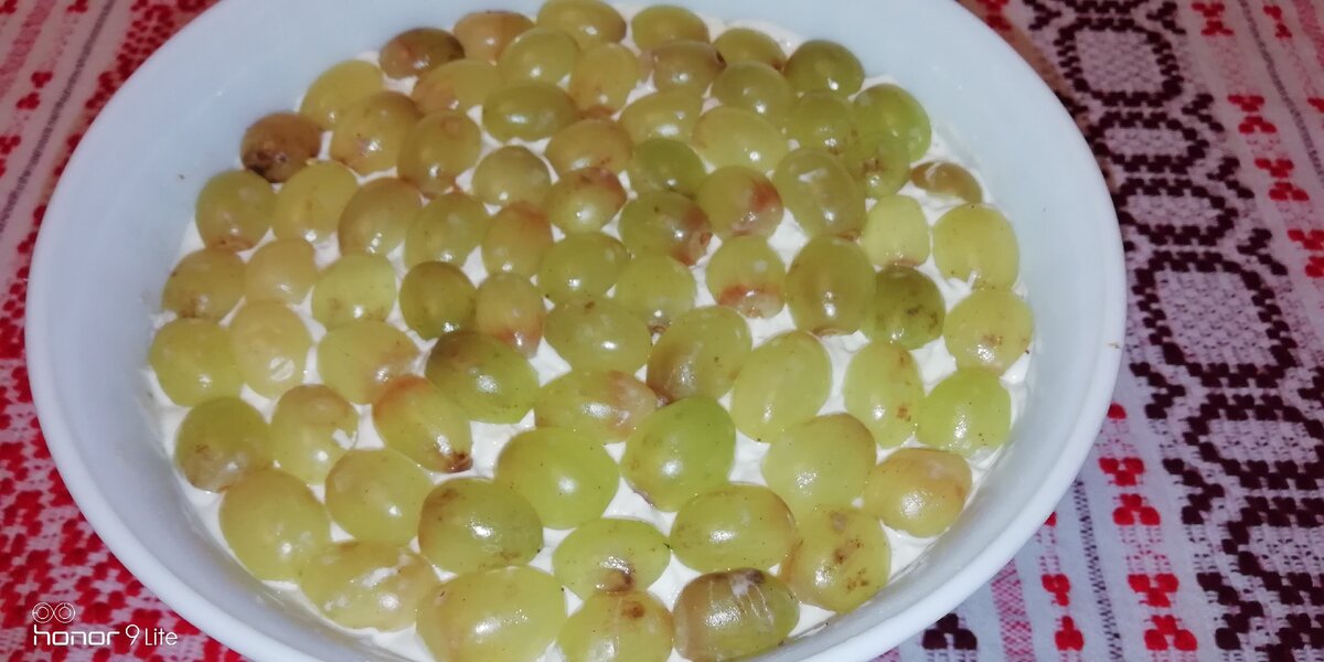 Салат с курицей и виноградом. 