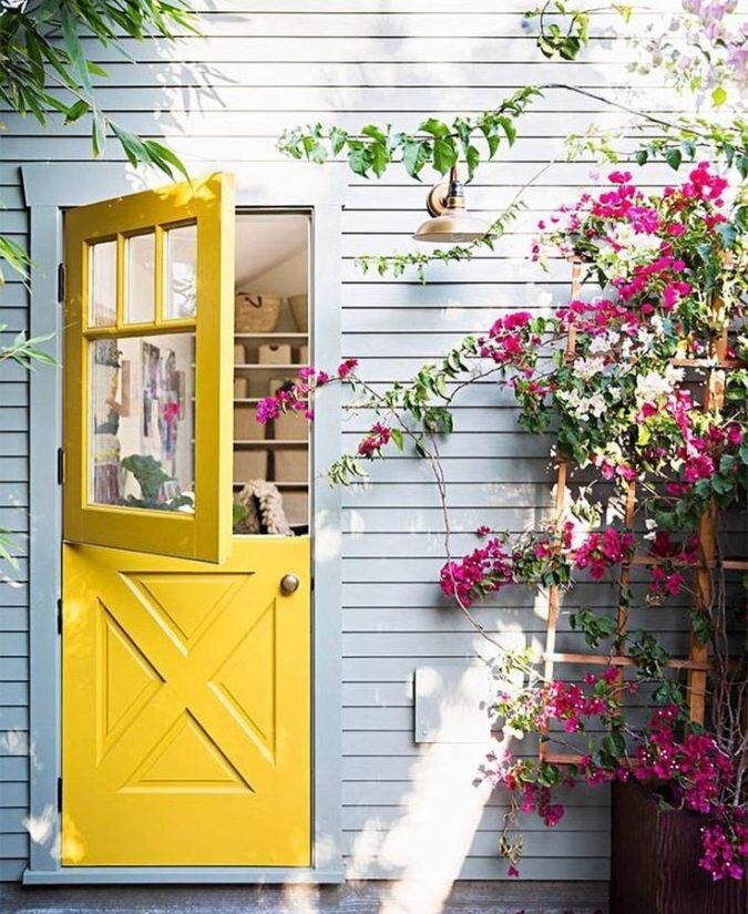 Листаем галерею! Идеи для украшения дверей