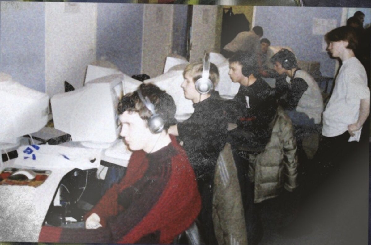 К сожалению, фотографии пришлось позаимствовать из интернета, а именно из группы "Культура 2000х" ВКонтакте, на которую я давно подписан. Они и натолкнули меня на воспоминания и на написание этой статьи 