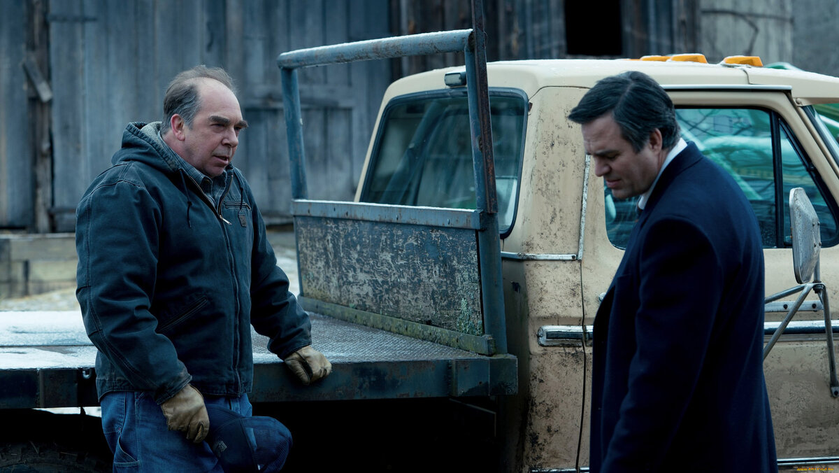 - Тут еще у дочек зубы чернеть начали. И что-то я сомневаюсь, что это от конфет, Роб.