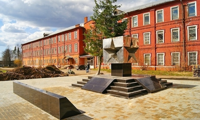 Мемориал работникам Фаянсового завода, погибшим во время Великой Отечественной войны