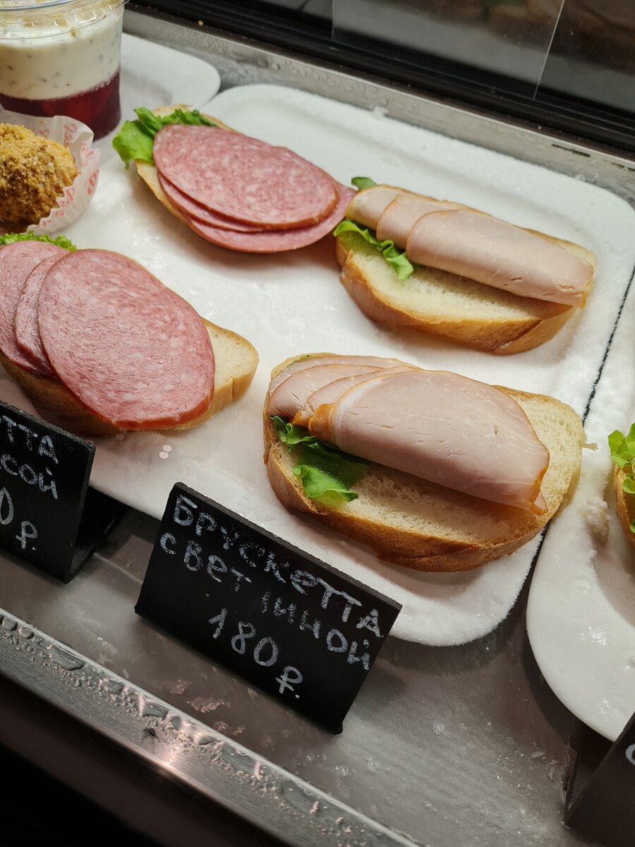 Эти советские бутерброды МХАТ выдает за брускетты. 