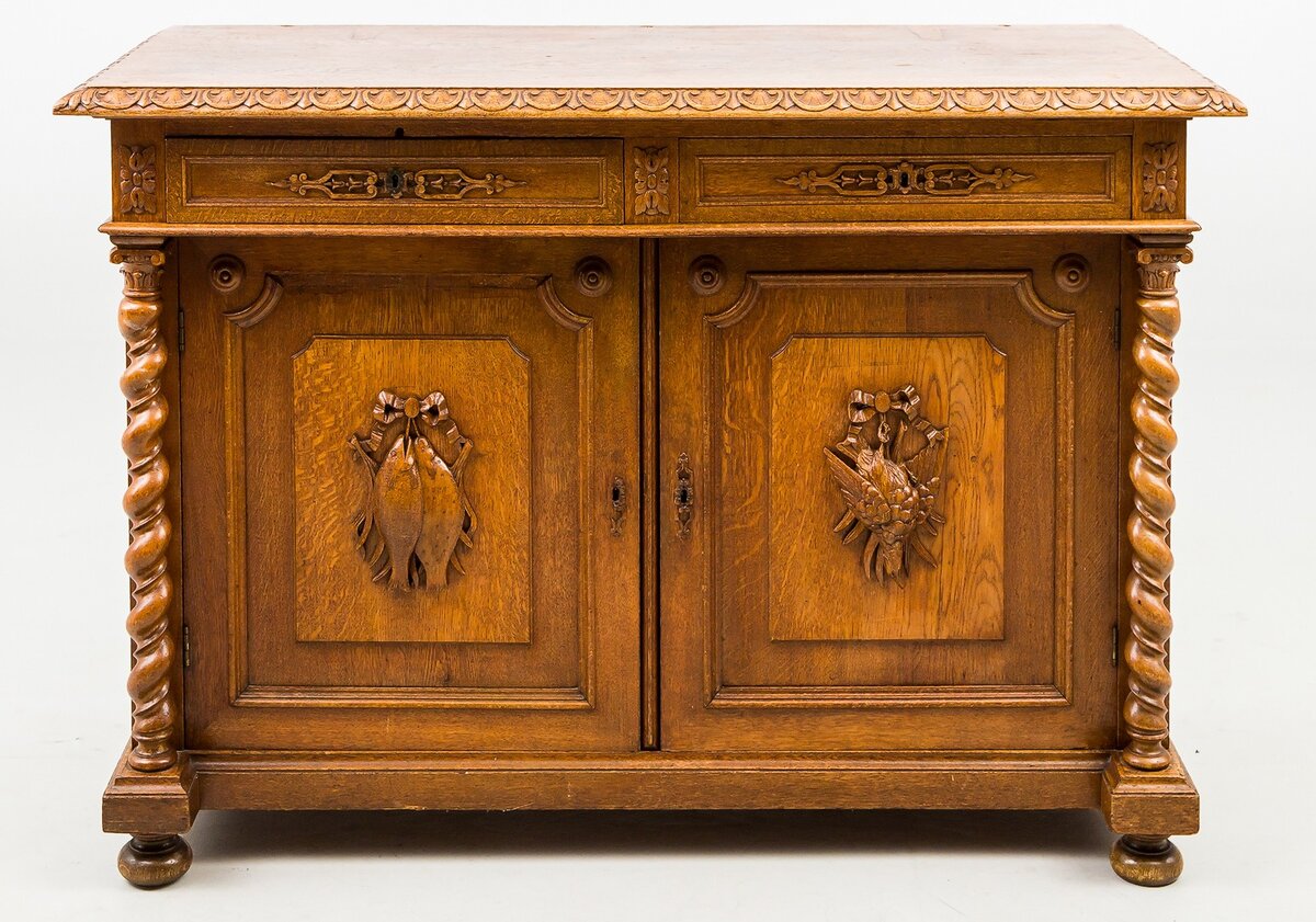 Старинный комод.