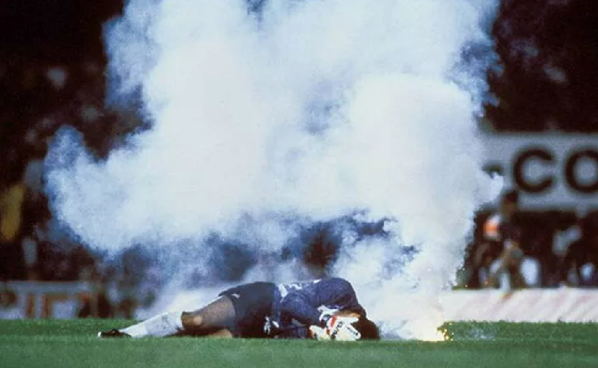 Эти кадры с лежащим Роберто Рохасом в 1989 году облетели весь мир. Фото: соцсети