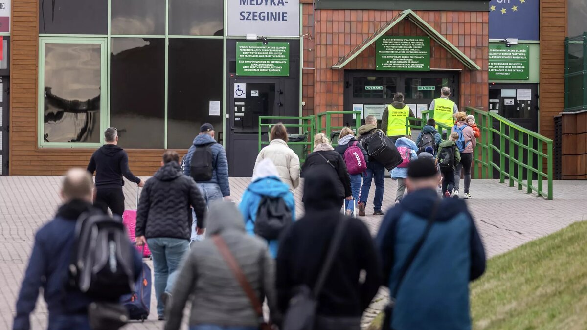 Беженцы на границе Украины и Польши в пункте пропуска Медыка. © AFP 2022 / Wojtek Radwanski