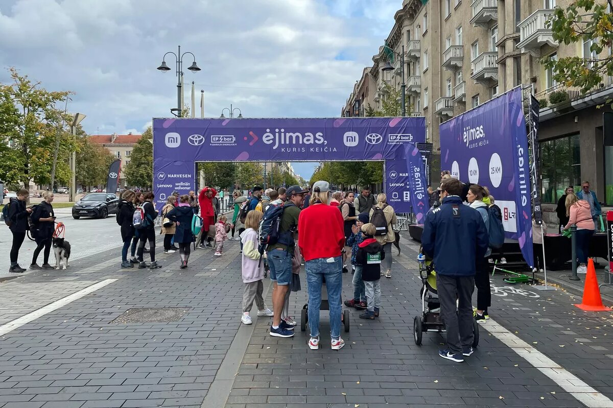 Тысячи человек приняли участие в мероприятии в Вильнюсе "Ходьба, которая меняет".
