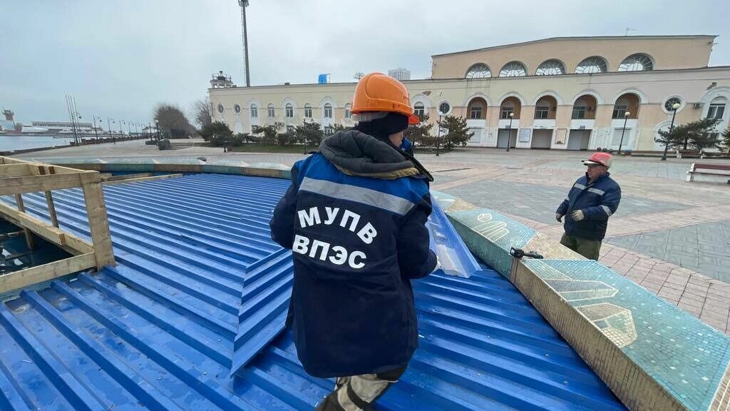     Городские фонтаны Владивостока прощаются с жителями столицы ДФО до весны. Рабочие муниципальных служб приступят к консервации конструкций в понедельник, 3 октября.