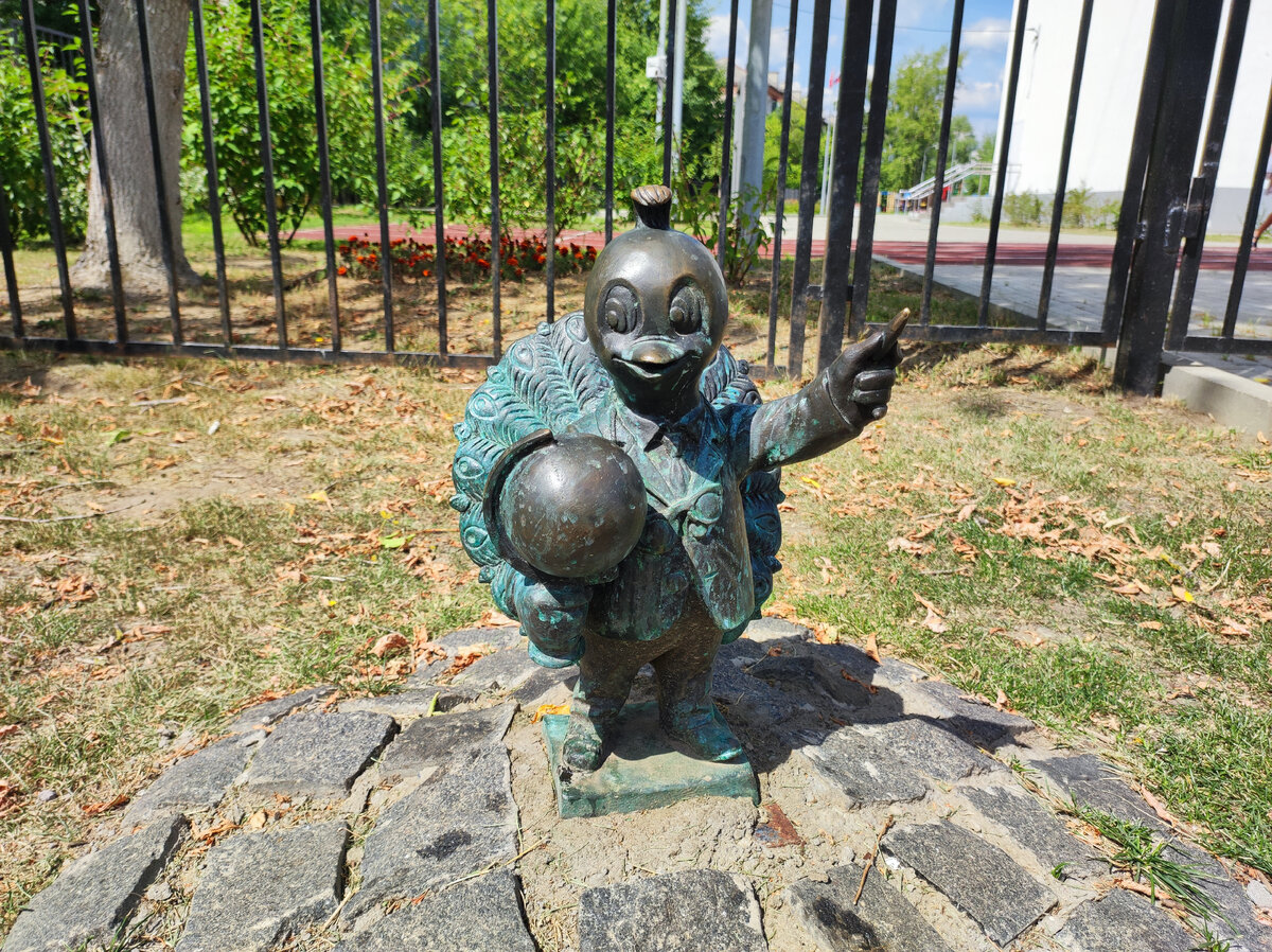 Павлинёнок-учитель. Источник — dzen.ru/pa_myatnik