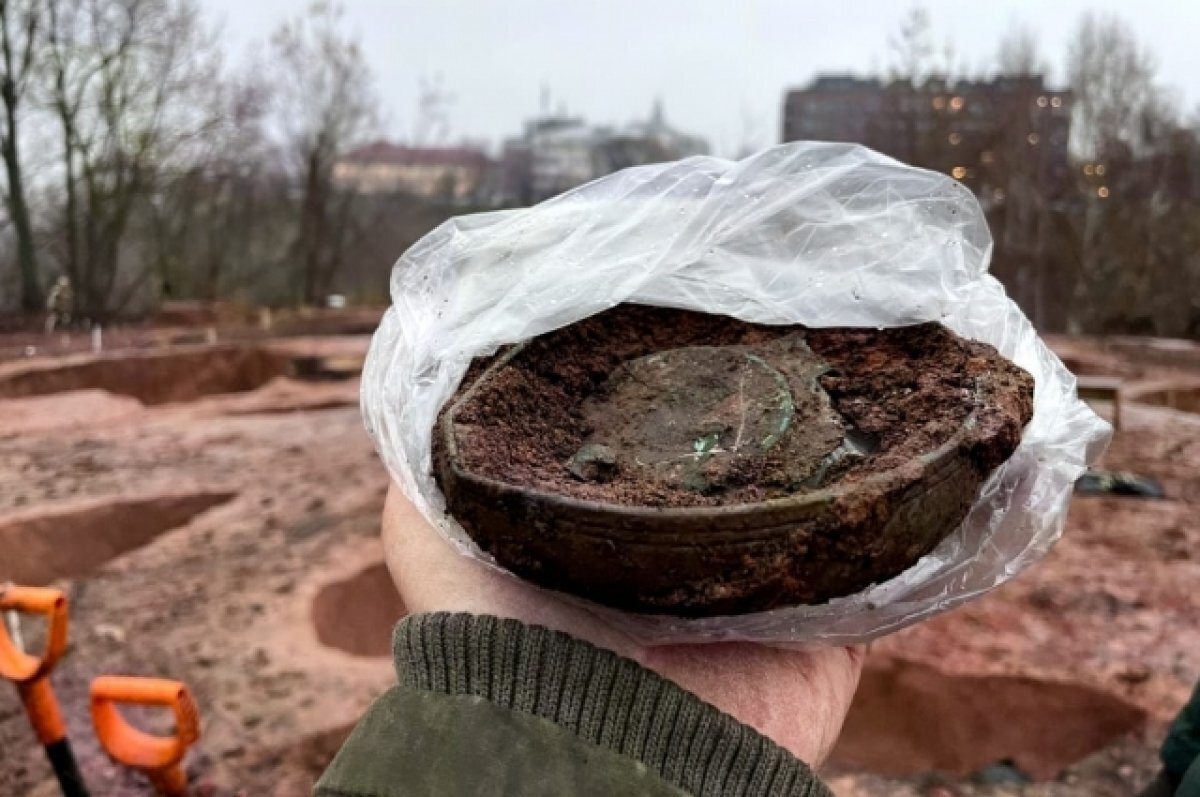    Серебряную чашу XV века обнаружили археологи в центре Нижнего Новгорода