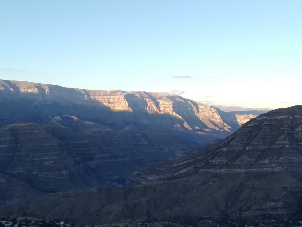 Ущелье напротив языка тролля в Дагестане