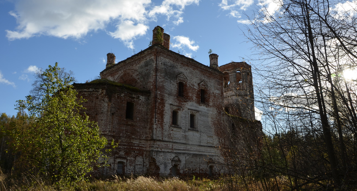 Несмотря на солнечный день, зрелище будоражит. Согласны?