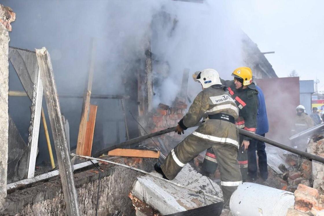    Пожарные на месте происшествия:пресс-служба ДЧС СКО