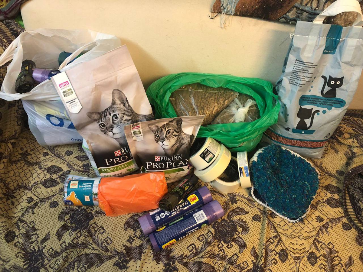 За корм передают спасибо все хвостики приюта, а мусорные мешки нужны каждый день 😊