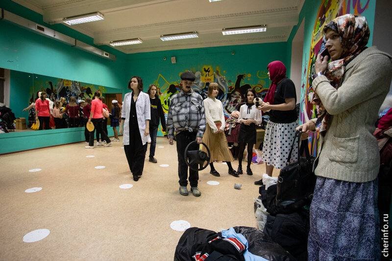    Итоги фестиваля-конкурса театральных коллективов подвели 7 декабря в ДК "Строитель". В нем приняли участие 23 труппы из 22 школ, больше 250 детей