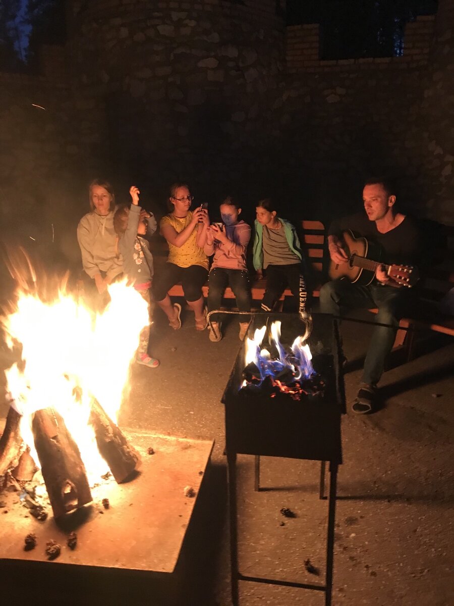 Один из вечеров в летнем лагере