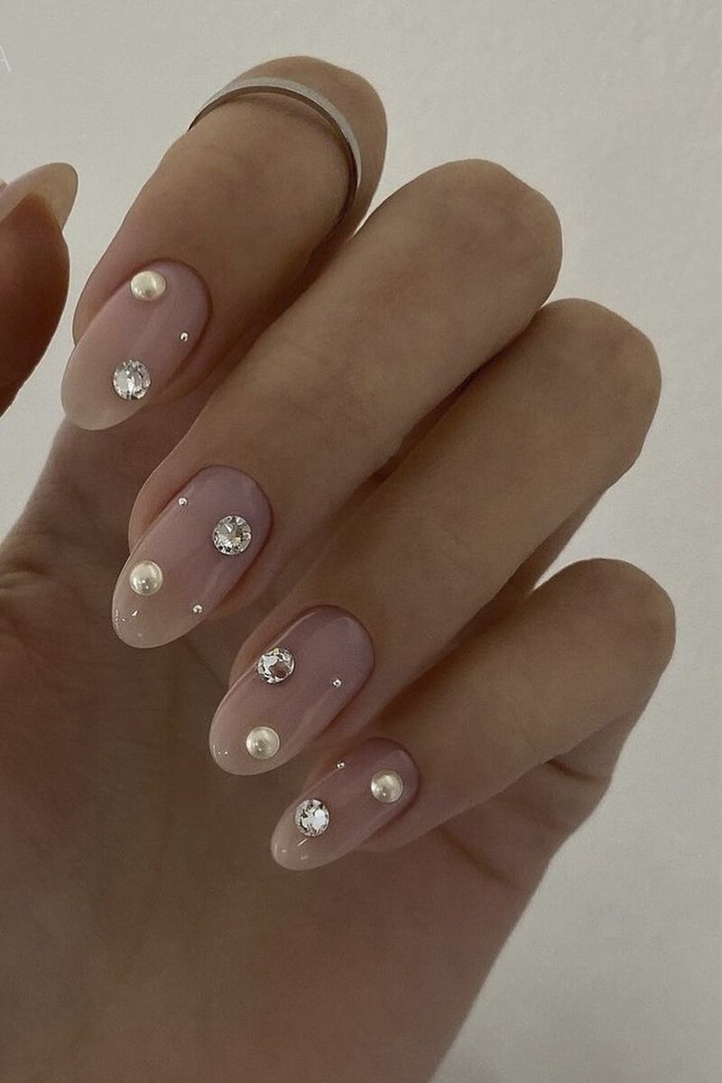     Идеи блестящего маникюра на Новый год. Фото: nail_poisk