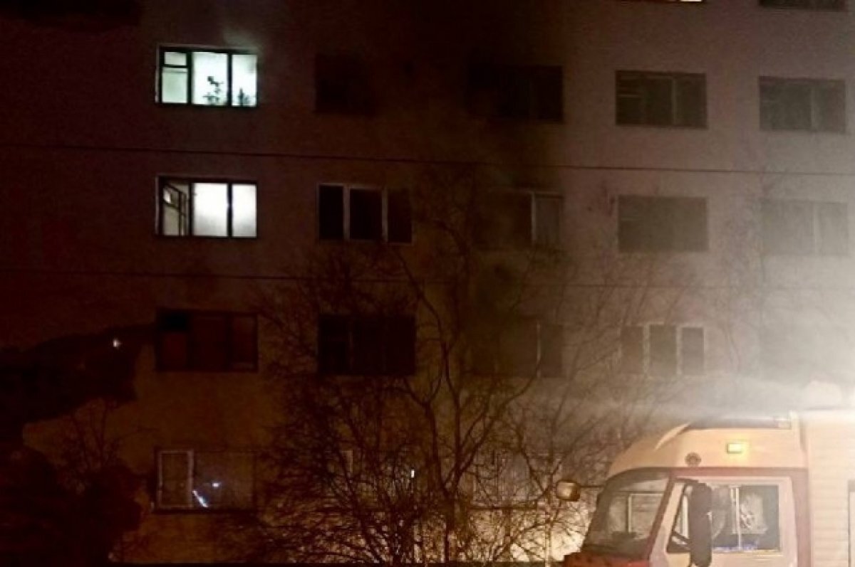    Шесть человек эвакуировали из-за пожара на улице Свердлова в Мурманске