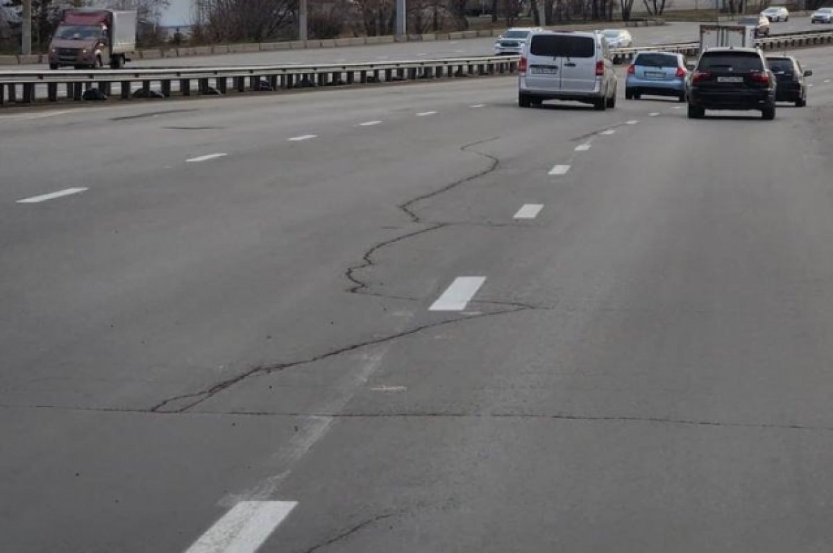    В Красноярске временно запретят остановку на Октябрьском мосту с 24 декабря