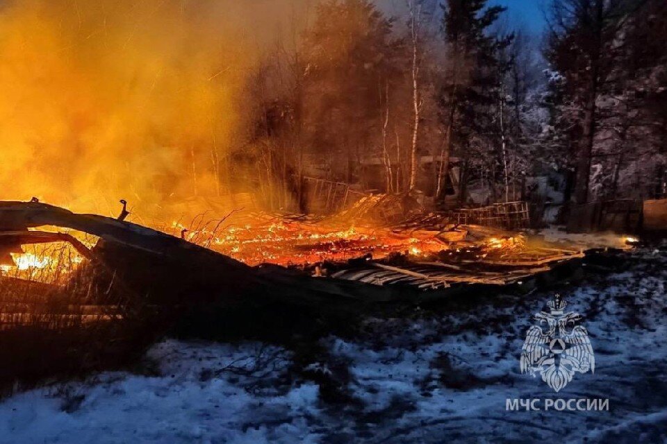     Причина пожара выясняется. Фото: vk.com/mchs_murmansk