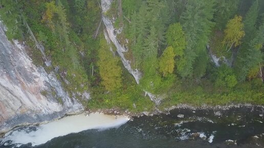 Подводный мир реки Мрассу на курорте Шерегеш