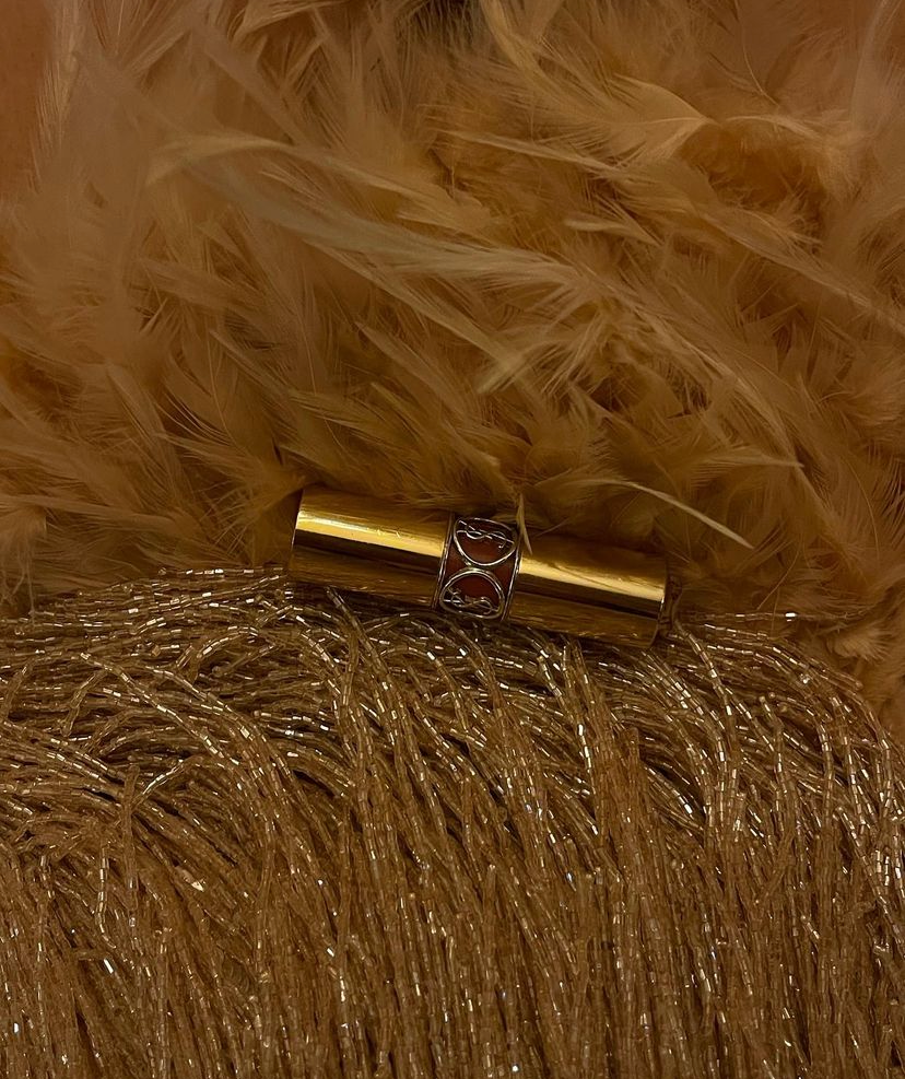     Перья: где купить и с чем носить самый эффектный тренд зимы. Фото: @wefelicia