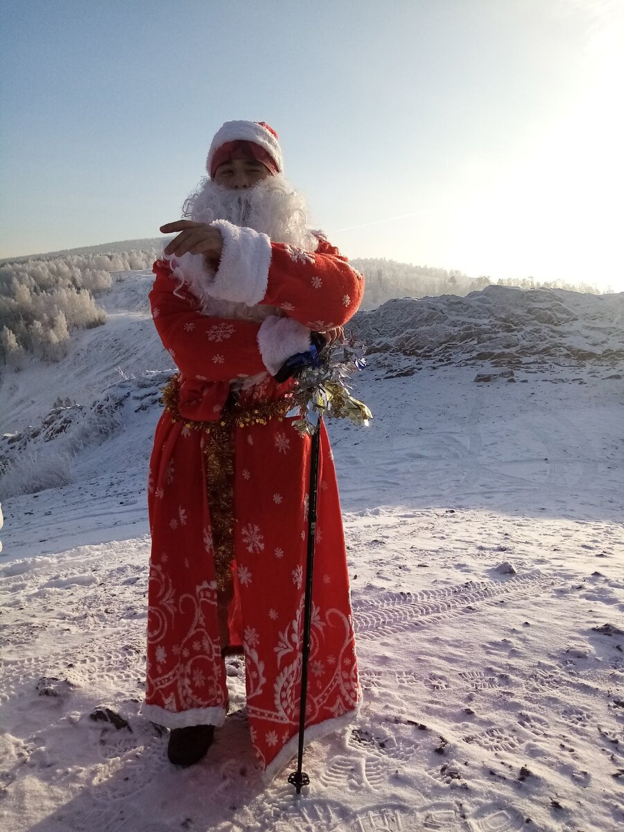 Все же идти даже в мороз в костюме было жарко !