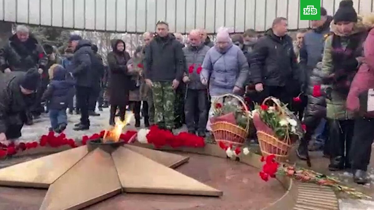    В Самаре прошел траурный митинг после гибели военнослужащих в Макеевке