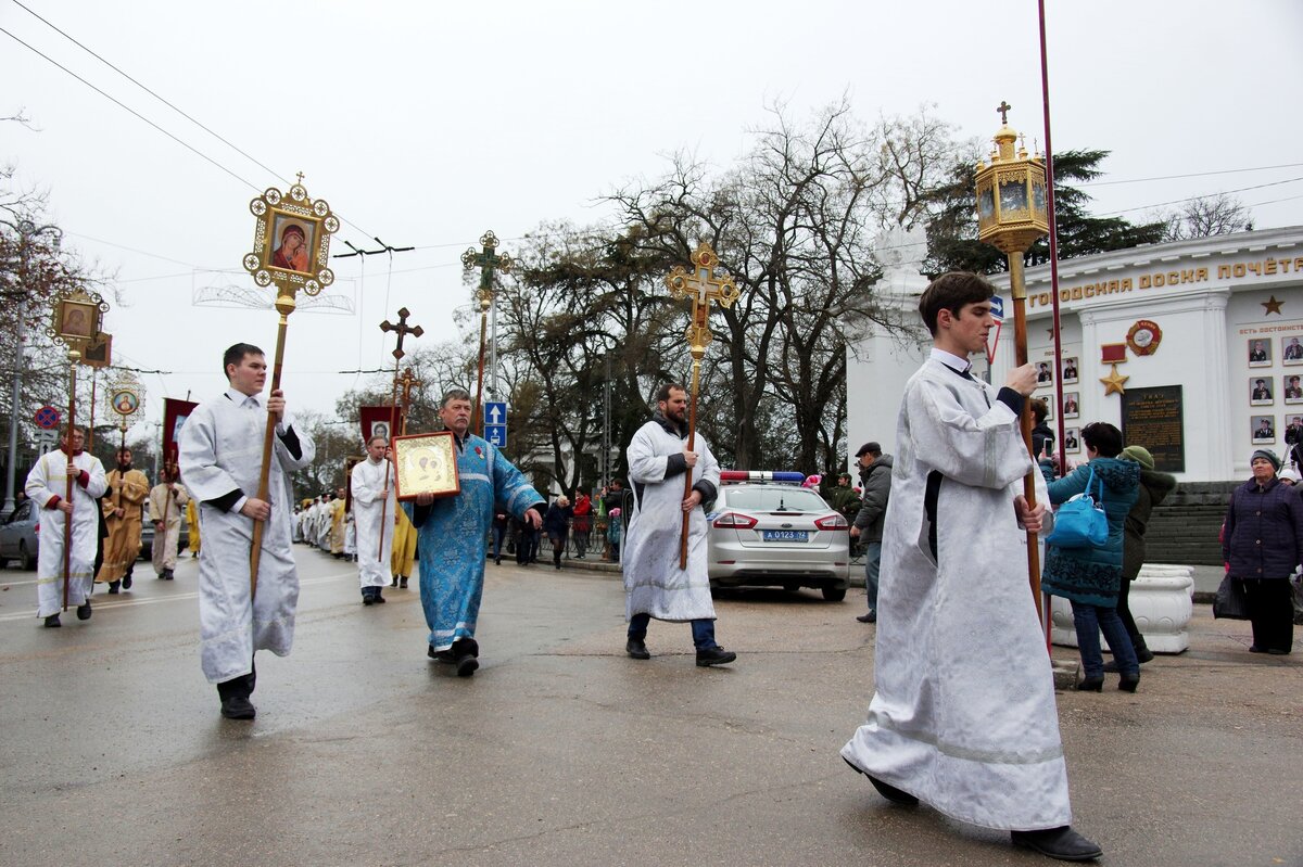    Рождественский крестный ход на площади Нахимова в Севастополе / РИА Новости / Василий Батанов