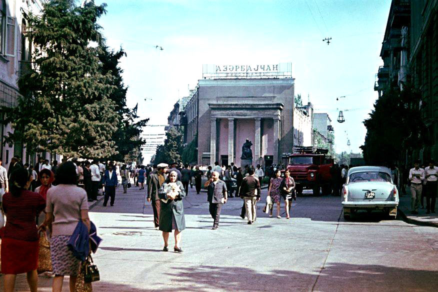 Баку 1966. Кинотеатр Азербайджан в Баку. Баку 90е годы город. Баку 80 годов.