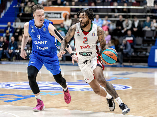     С мячом новичок "Локо" ДеВон Акун-Перселл. Фото: БК "Зенит"