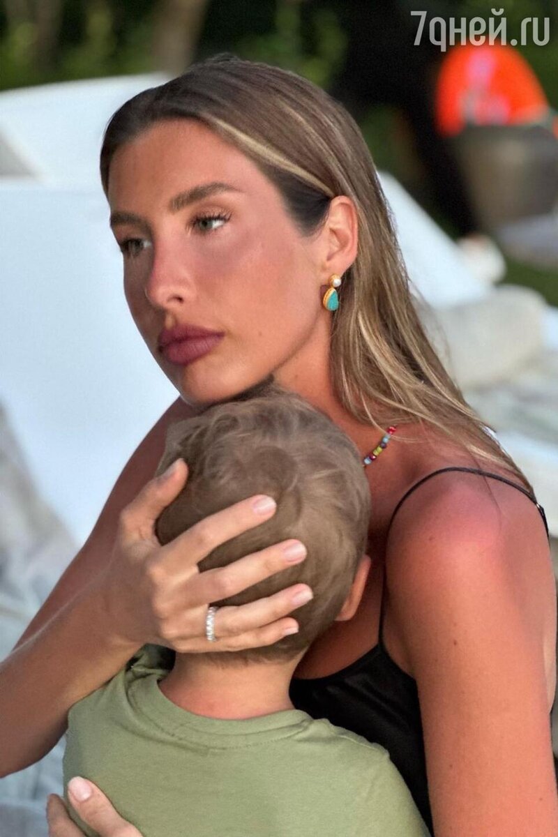    Кети Топурия с сыном Соцсети