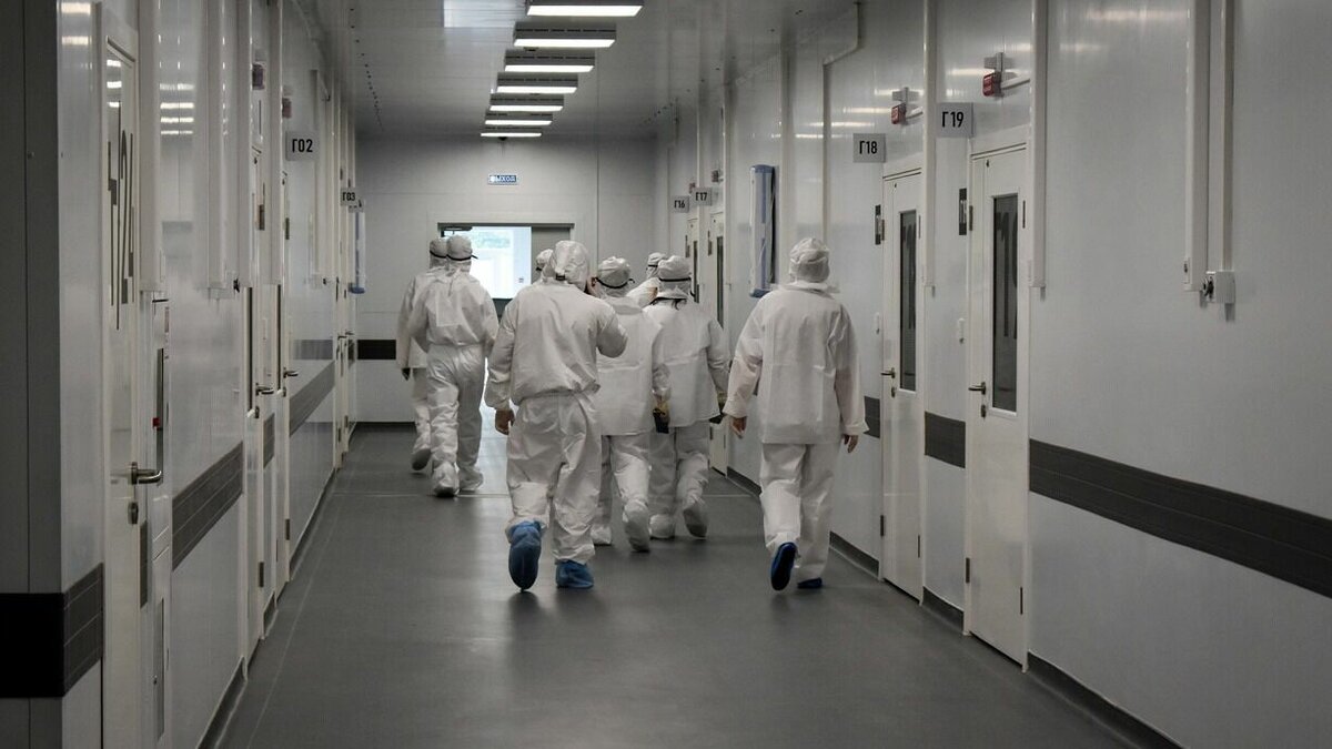     Девушка сильно кашляет «до слез» и у нее «все болит».