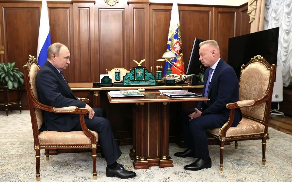 Путин и олигарх-миллиардер, владелец «Уралхима», Дмитрий Мазепин (иллюстрация из открытых источников)