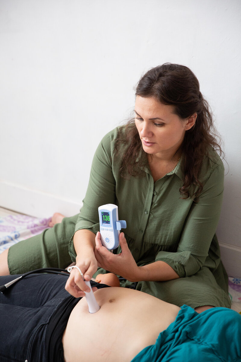 На встрече с нашей акушеркой. Серафим - внутри) 