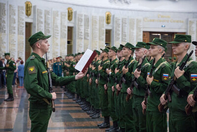    Призывники из Подмосковья во время присяги на зачислении в Преображенский и Семеновский полки © Пресс-служба музея Победы