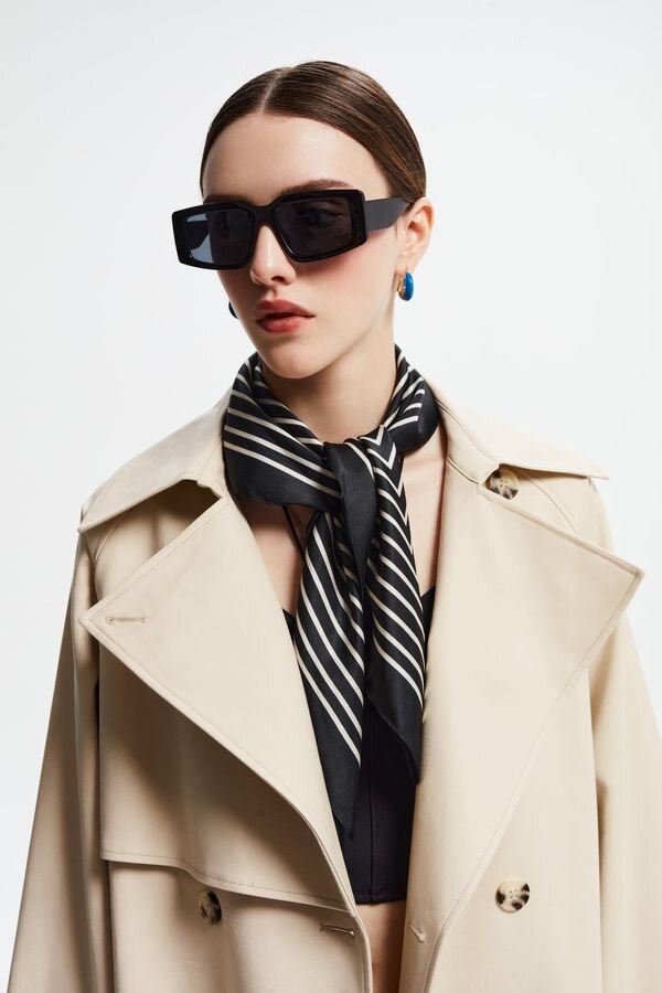 Атласный платок Love Republic. Фото с официального сайта