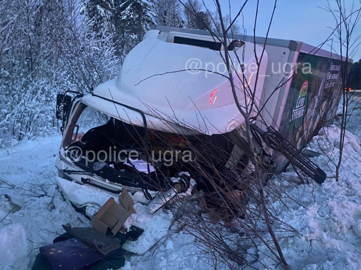    В смертельном ДТП под Ханты-Мансийском погибли три человека, один в больнице