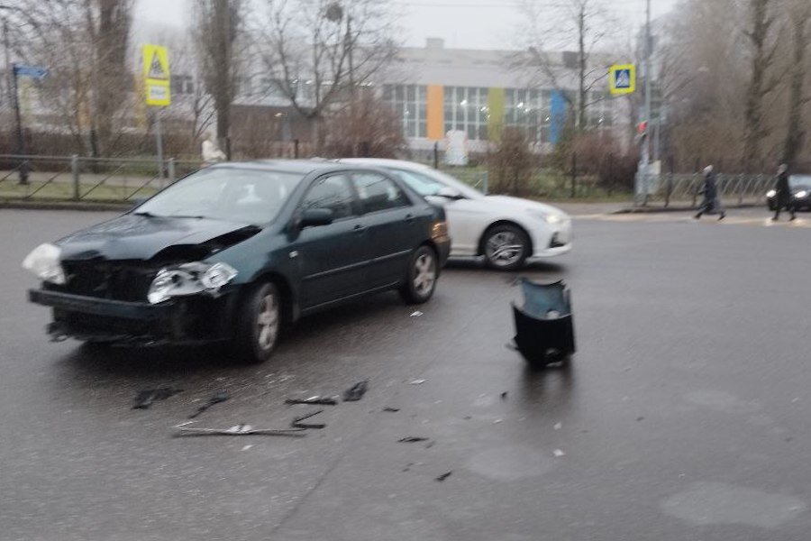 В Янтарном сгорели машины