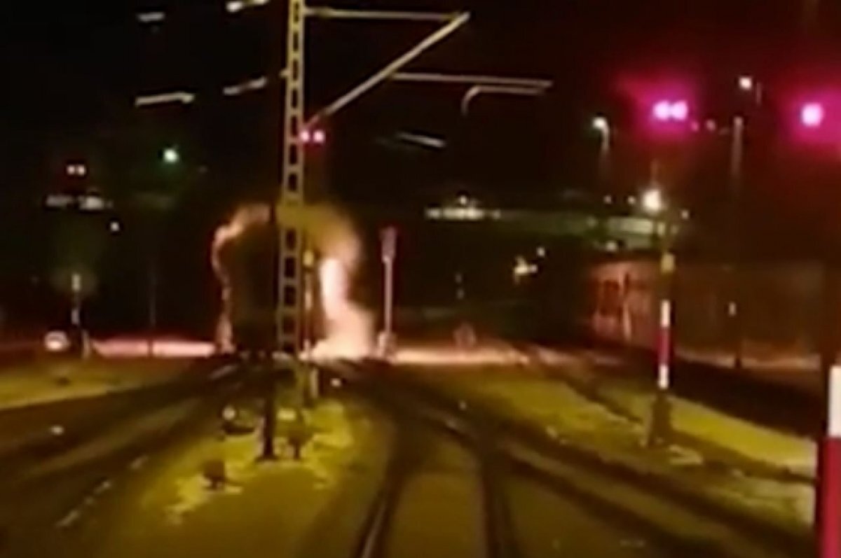    В Германии пожарным пришлось догонять горящий неуправляемый поезд