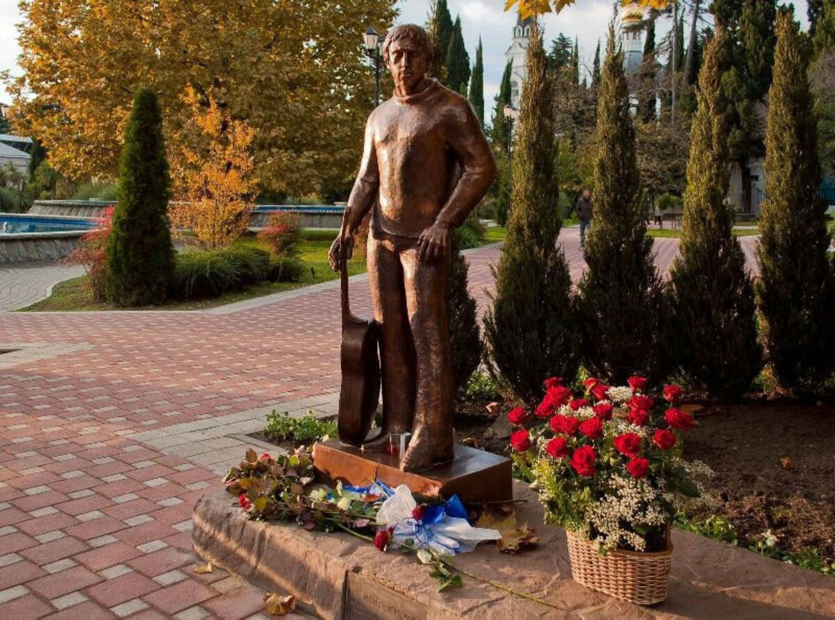 памятник высоцкому в москве