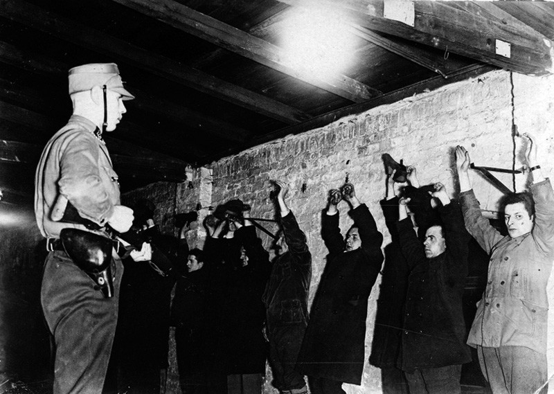 Подпольная фашистская организация. Лагерь Дахау расстрел немцев. Аресты евреев в Германии 1933. Концентрационные лагеря третьего рейха в Германии. Аресты коммунистов в Германии 1933.