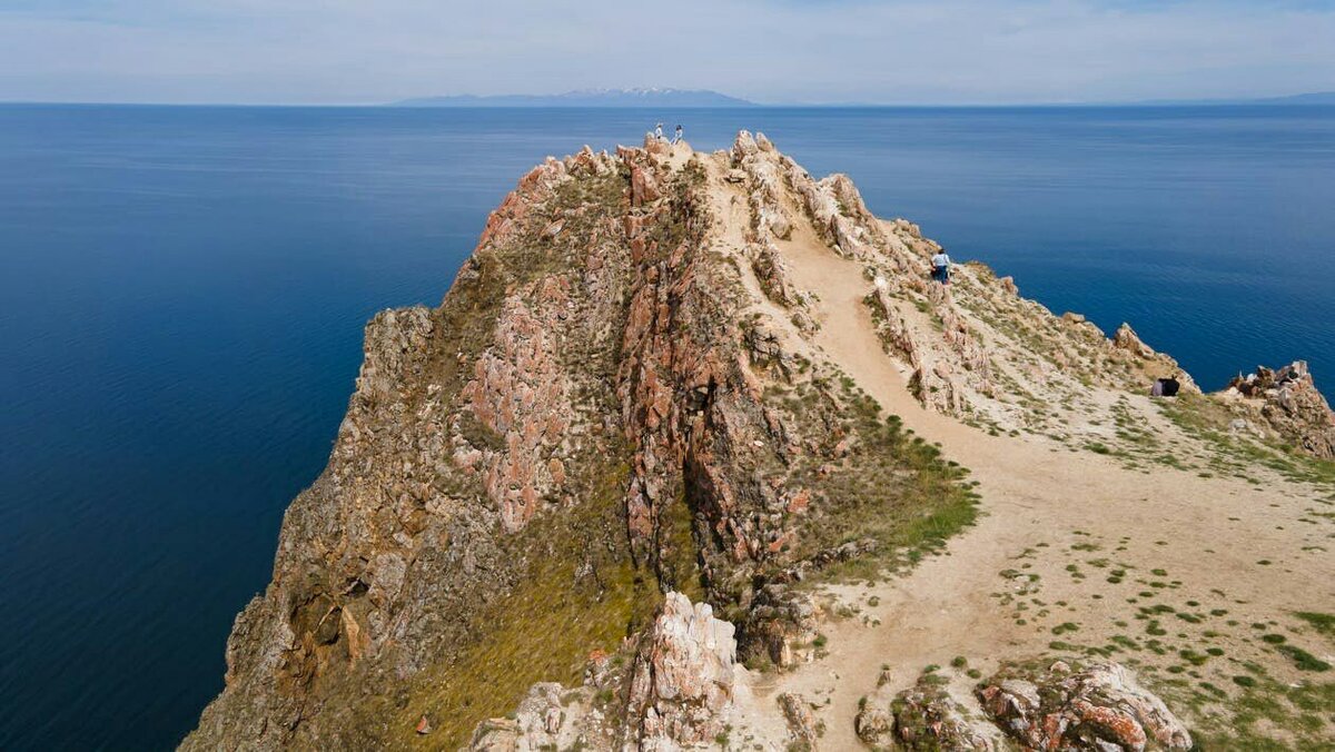 Оказывается, мыс Шунтэ (Левый), который находится на северо-восточной части острова Ольхон, входит в топ самых популярных романтических мест в России, по мнению сайта Русского Географического...-2