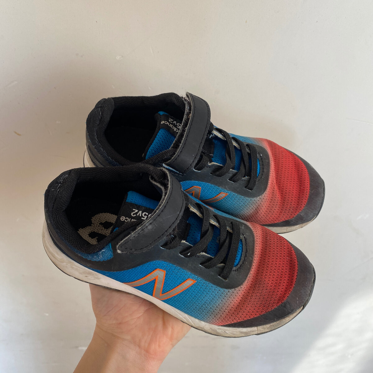 Я их буквально сняла с гуляющего сына, "маме надо сделать фотографию"