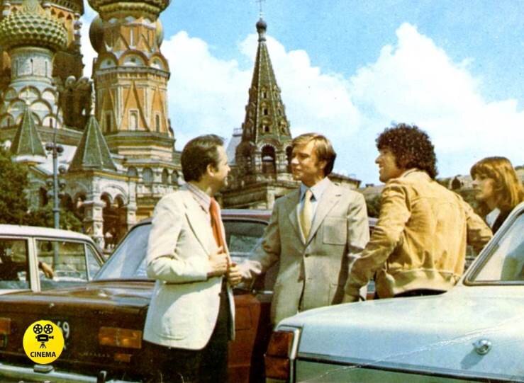 Эпизоды фильма снимались в исторических местах Москвы и Ленинграда специально для итальянски зрителей.
