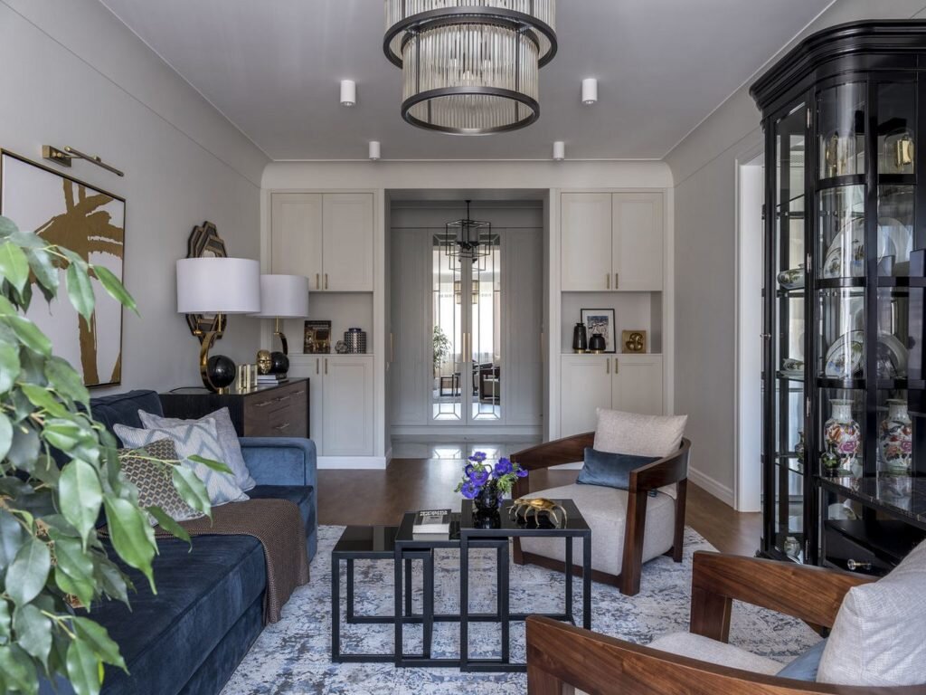 Шикарно и необычно. Элегантная квартира в современном классическом стиле с нотками этно и арт-деко